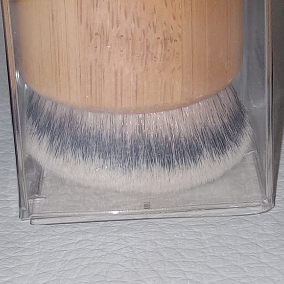 (NEW) TARTE COSMETICS BLUR BRUSH - Picture 5 of 6